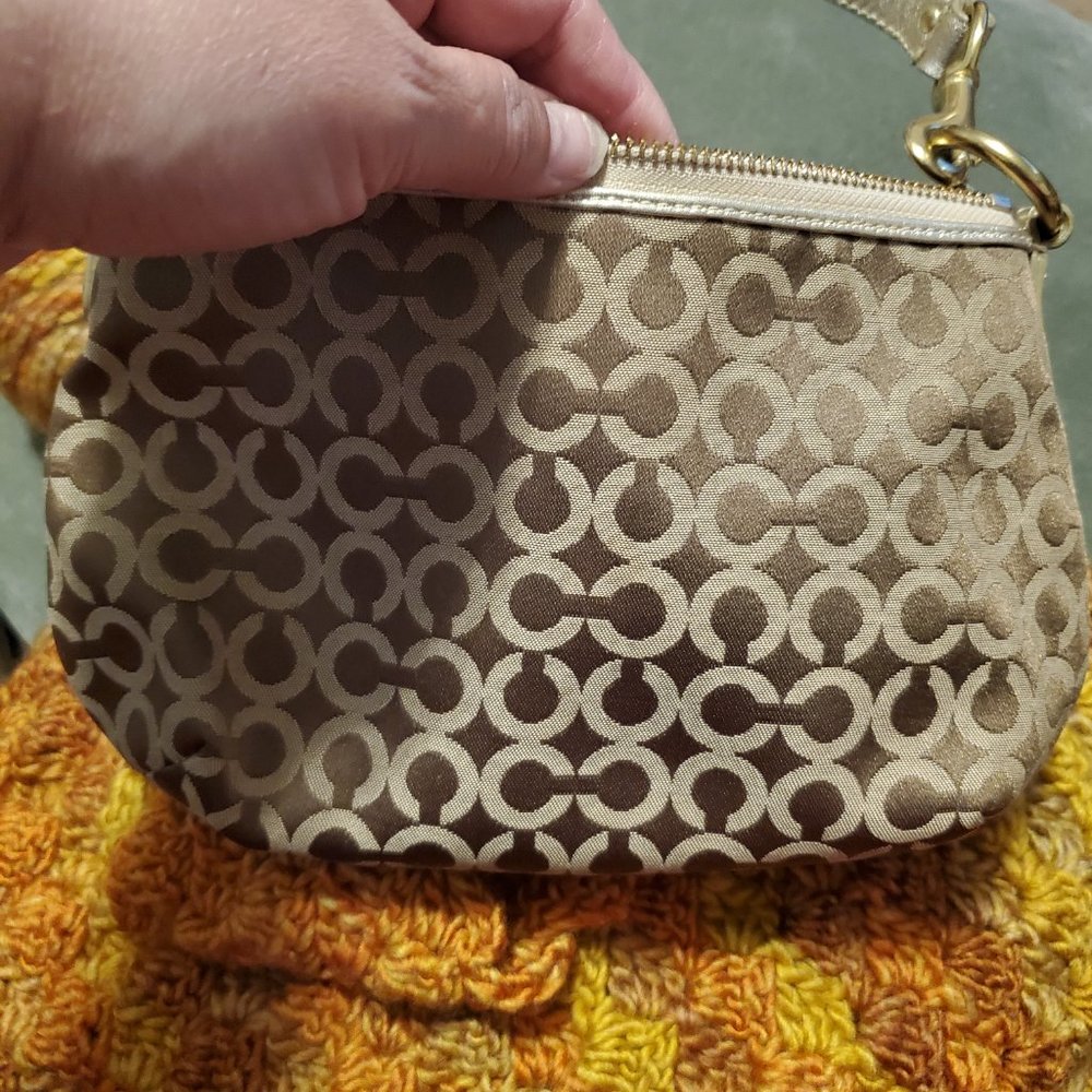 Coach - Picture 3 of 9